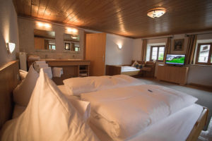Room with double bed of the pension