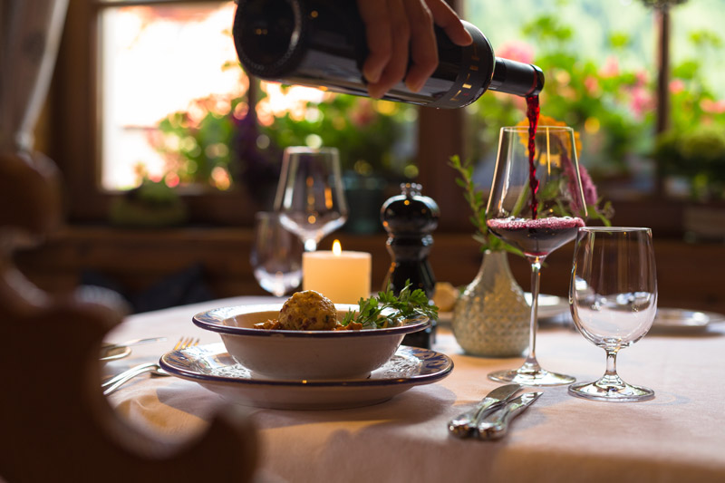 Speise mit Rotwein