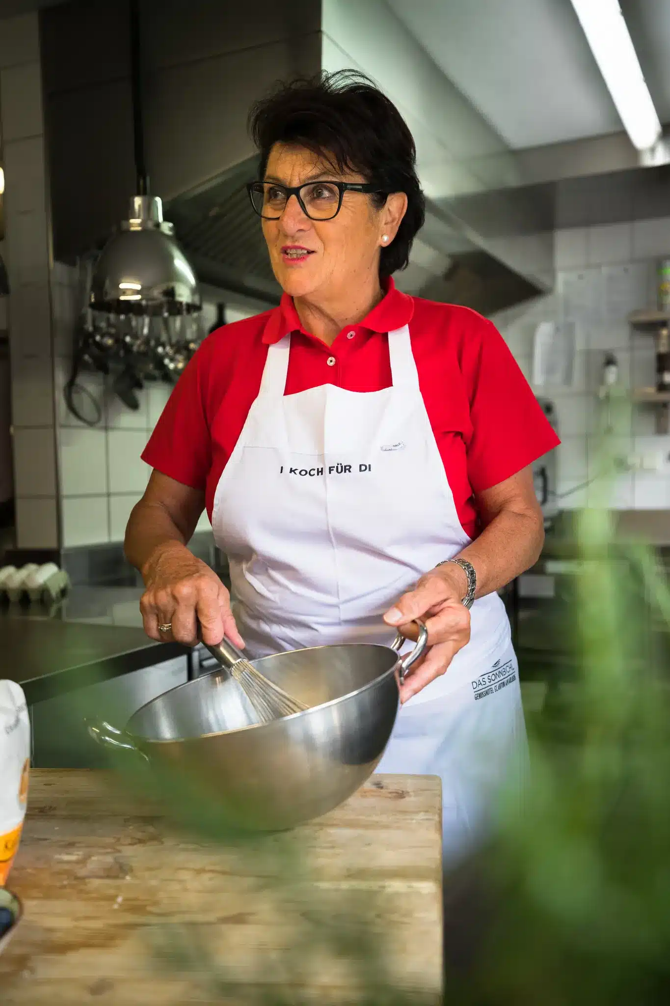 Startseite 103 Roswitha mixing batter in the restaurant kitchen