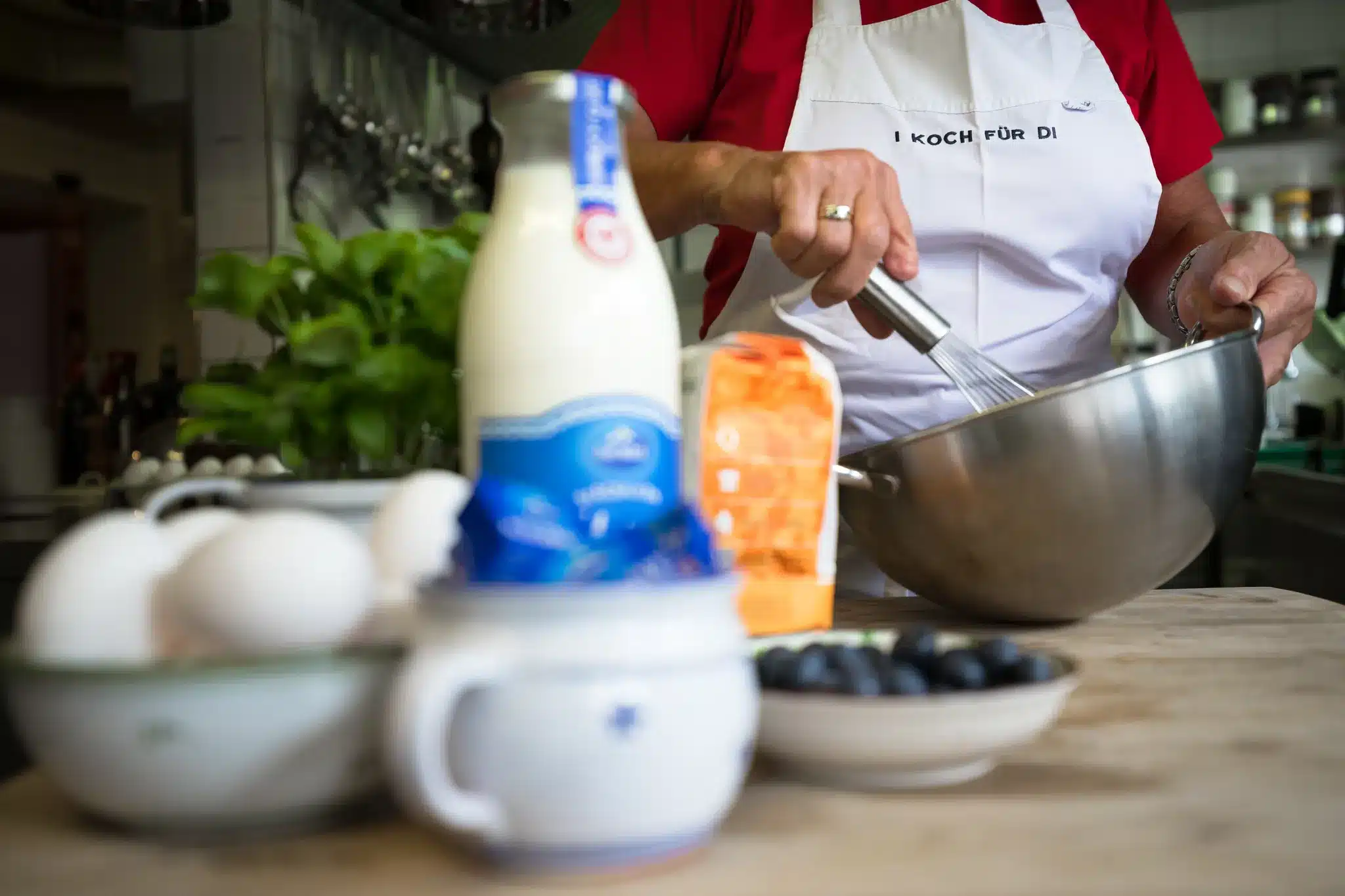 Startseite 110 Roswitha whisking batter with fresh milk, eggs and blueberries