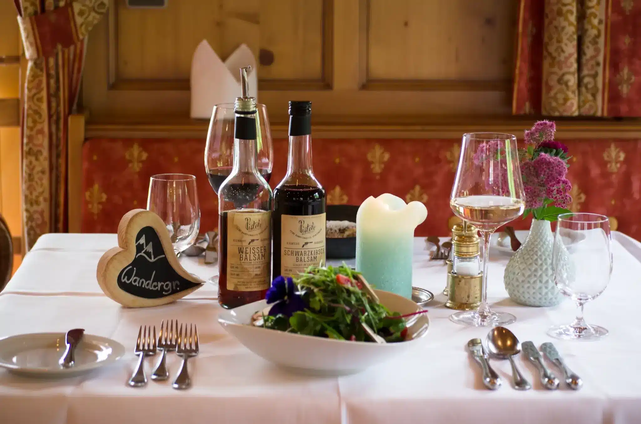 Startseite 64 Table set with salad, oil and vinegar in the Stube