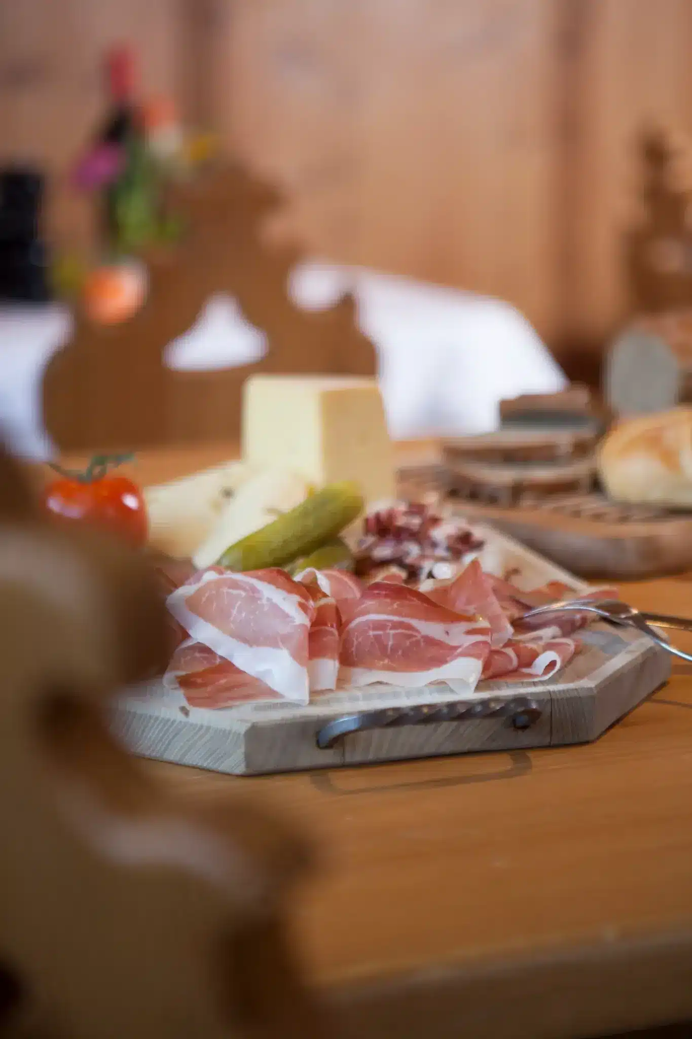 Startseite 23 Tyrolean platter with cured ham and cheese